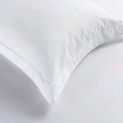 豪華 ホテル に 登場 する 季節 限定 の ストライプ シーツ
