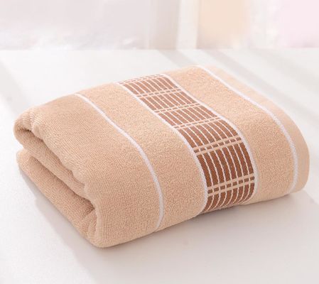 70*140cm 固い色のストライプの浴巾であなたの浴室体験を革命させてください