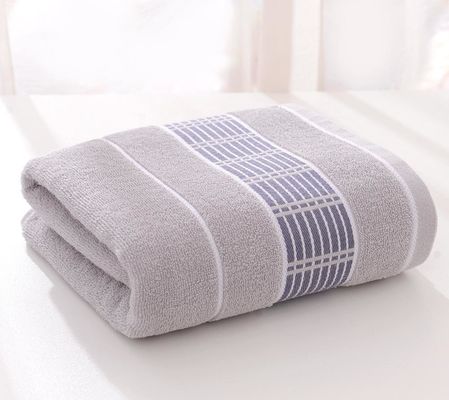 70*140cm 固い色のストライプの浴巾であなたの浴室体験を革命させてください
