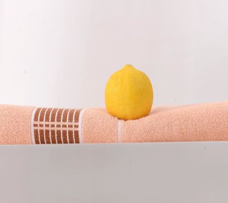 70*140cm 固い色のストライプの浴巾であなたの浴室体験を革命させてください