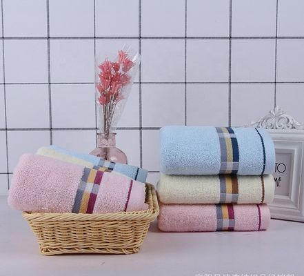 家庭やホテルのすべての年齢のためのカスタマイズ可能な吸収性綿タオル カスタマイズされたロゴ