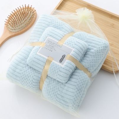 顧客ロゴ 厚い吸収性ポリエステルタオル 吉祥のグリッドの浴巾セット