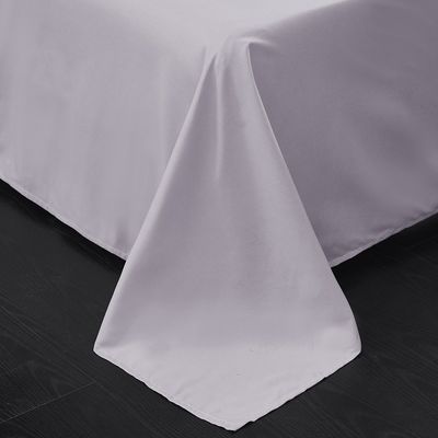 刺身 の 寝具 の セット と 合致 する カーテン を 用い て,ベッド に 優雅 な 感触 を 添え て ください