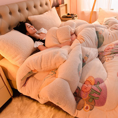 暖かさと贅沢を保つために 準備済みの ベルベット編み重い毛布