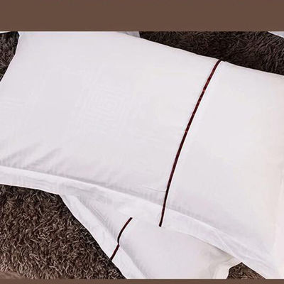 ホテルの ベッドリネンセットとタオル 客の居場所を 刺身の快適さで 強化する